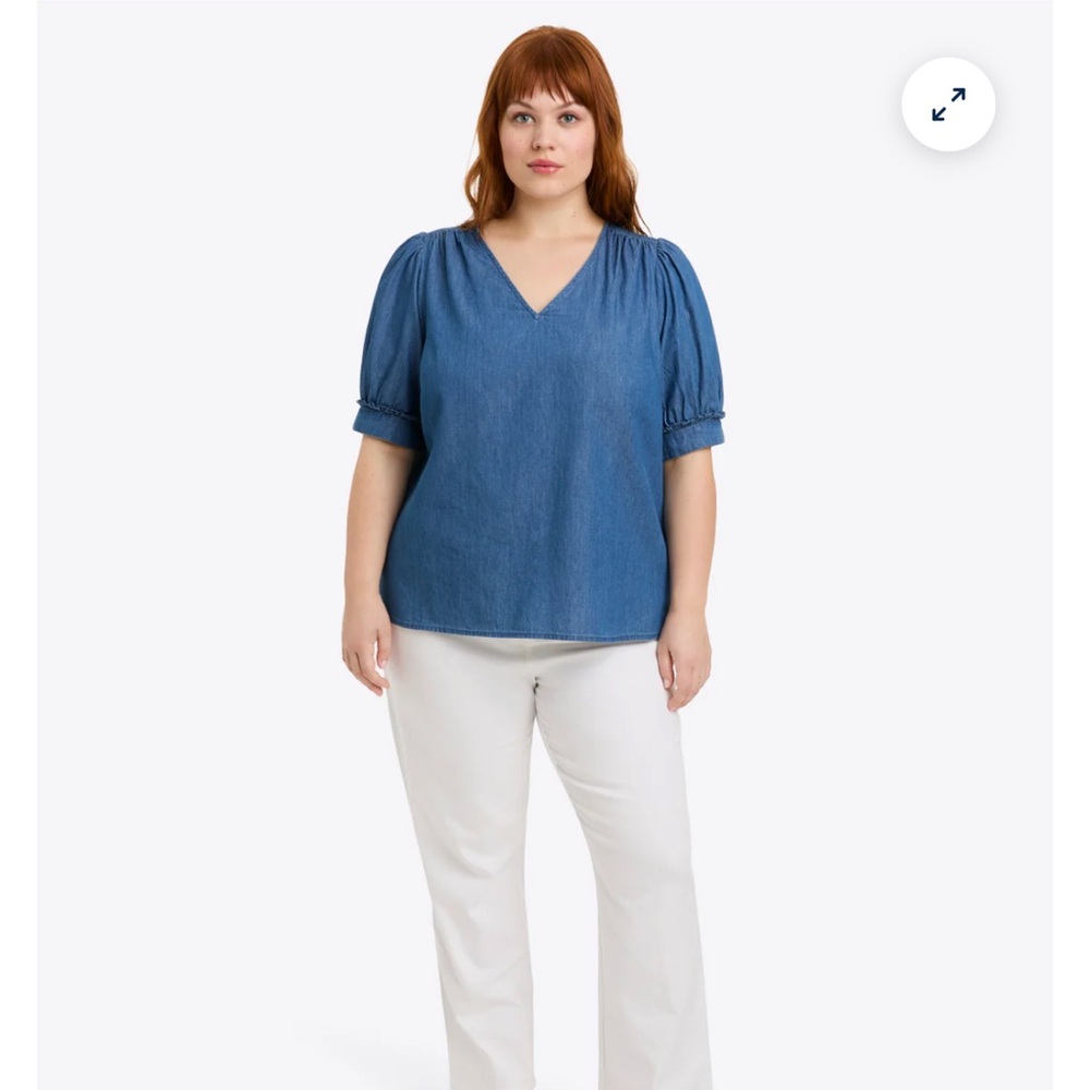 Draper James Heidi V-Neck Denim Blue Cotton Blouse with puff sleeves EUC County